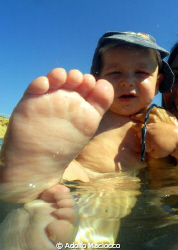Tommys Big feet!!! by Adolfo Maciocco 